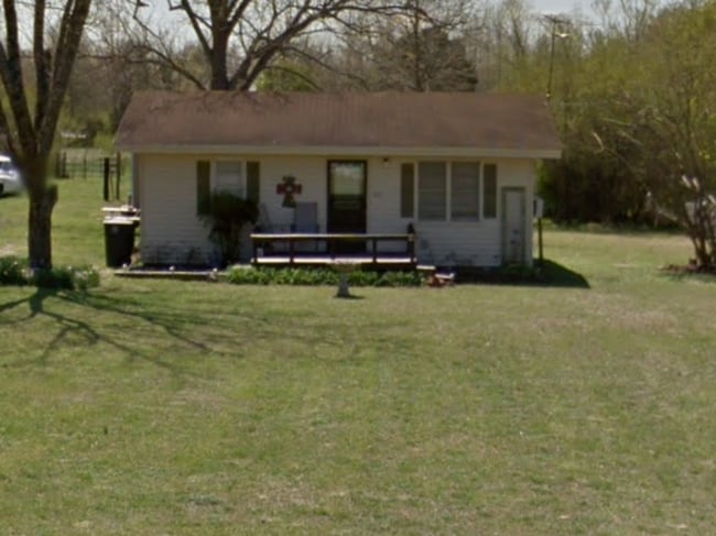 Building Photo - 2 Bedroom 1 Full Bath Home