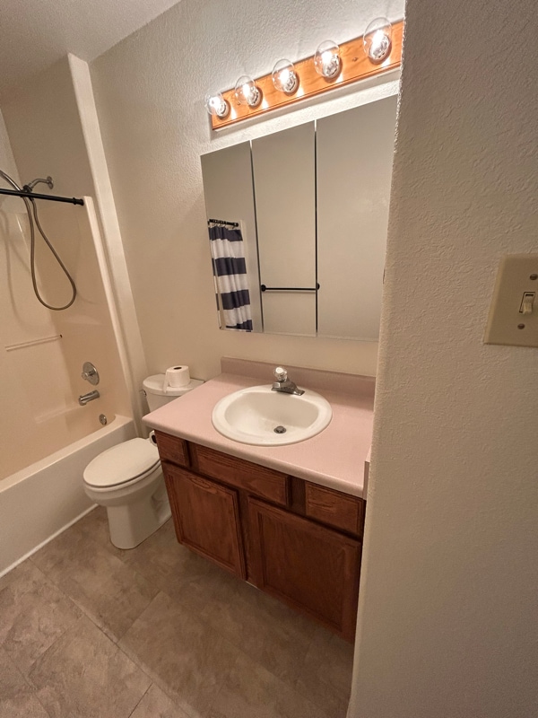 Building Photo - 895 S Knox Dr