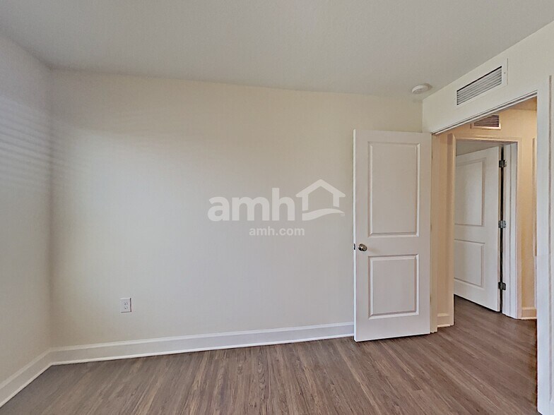 Building Photo - 310 Pine Terrace Dr