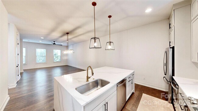 Building Photo - 4019 Plaza Row Ct