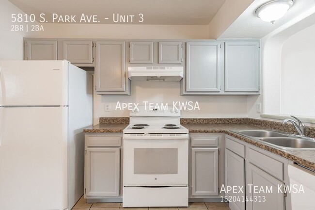 Building Photo - $1150- 2 Bed | 1.5 Bath Townhome Unit with...