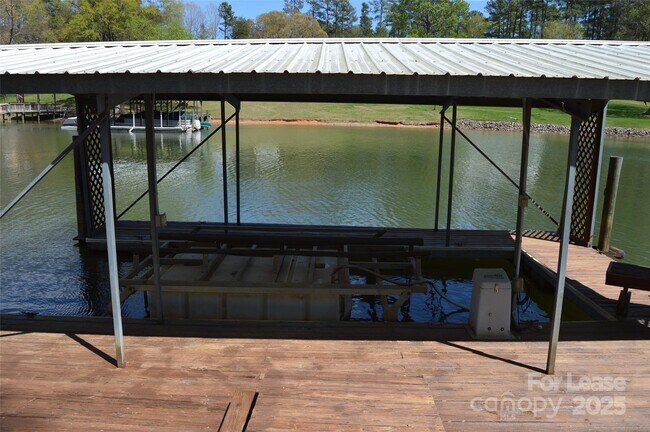 Building Photo - 125 Broadview Cir