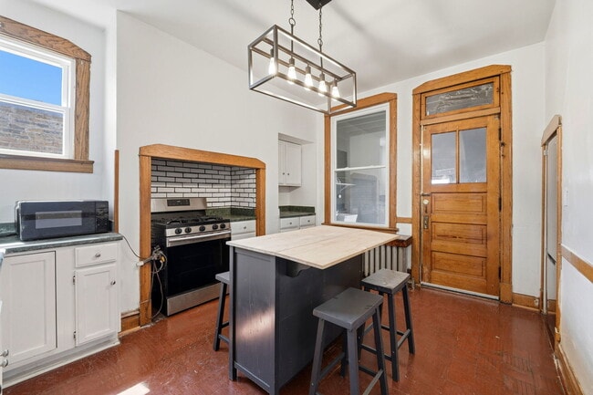 Building Photo - 1526 N Springfield Ave