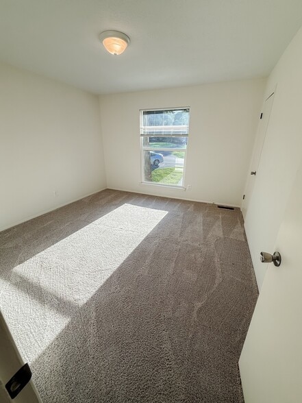 BR 2 - 2116 Francis St