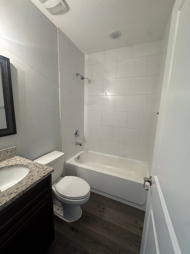 Building Photo - 3/2 ready to move in