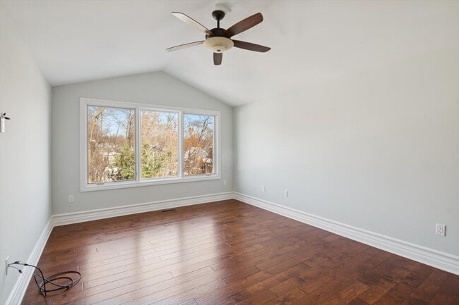 Building Photo - 934 W Huron St