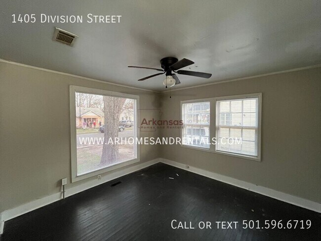 Building Photo - 1405 Division St