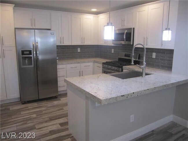 Building Photo - 2058 Smoketree Village Cir