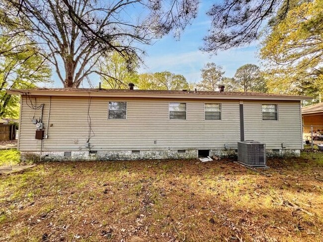 Building Photo - 2 Acorn Pl