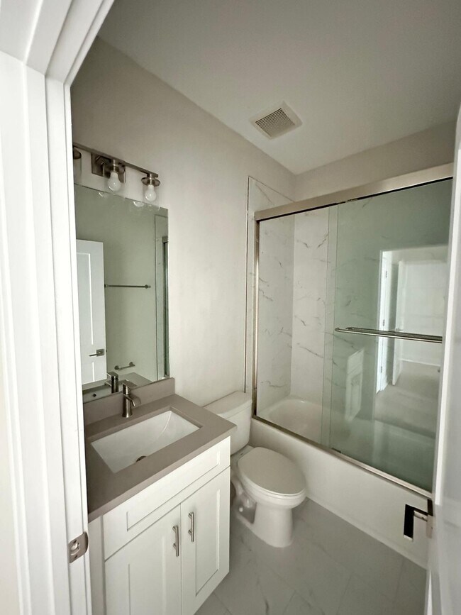 Building Photo - 140-833 Calla Terrace N