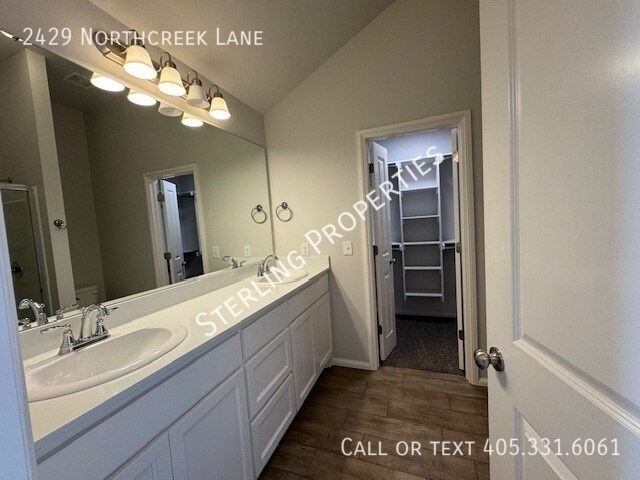 Building Photo - 2429 Northcreek Ln
