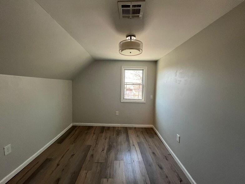 Building Photo - 223 Cator Ave