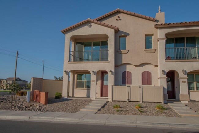 Building Photo - Brand New luxurious Model Home in Warner Meadows!