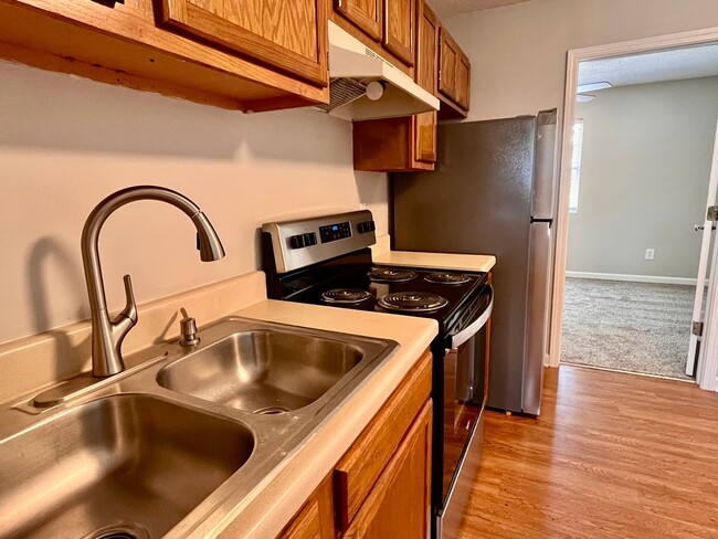 Building Photo - Adorable 1 bed / 1.5 bath with Garage