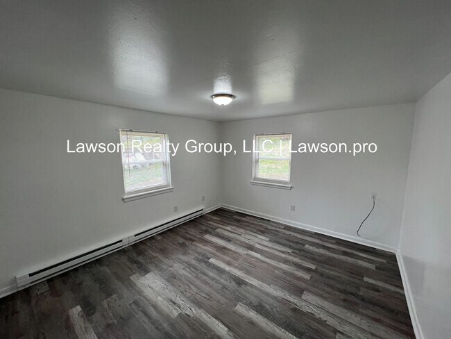 Building Photo - Suburban 743-745