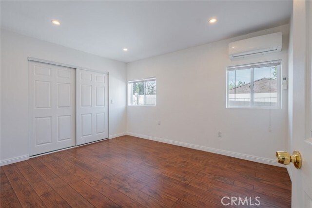 Building Photo - 10407 McClemont Ave