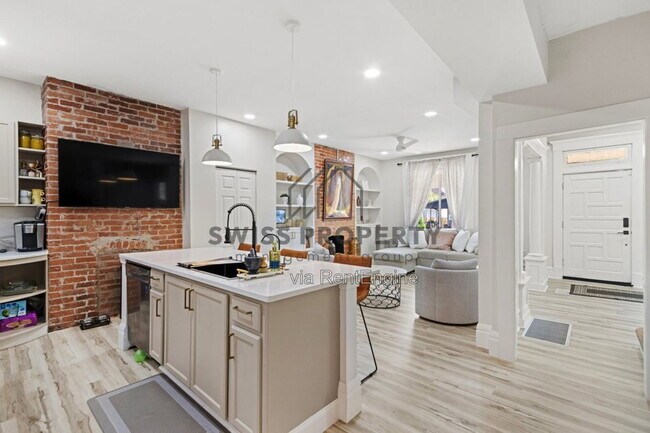 Building Photo - 463 S 22nd St