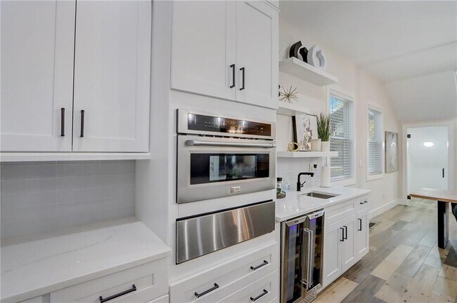 Building Photo - 2014 Cambridge Ave