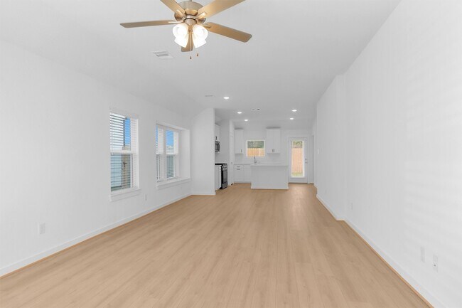 Building Photo - 40723 Mostyn Lake Dr