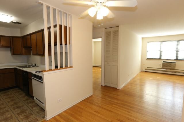 Building Photo - 665 W Wrightwood Ave