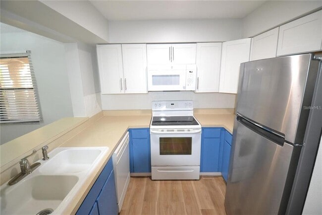 Building Photo - 3399 Mermoor Dr