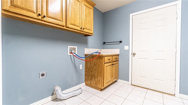 Building Photo - 213 Shane Dr