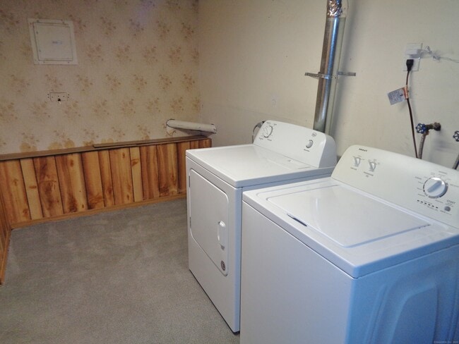 Building Photo - 207 Cottonwood Rd