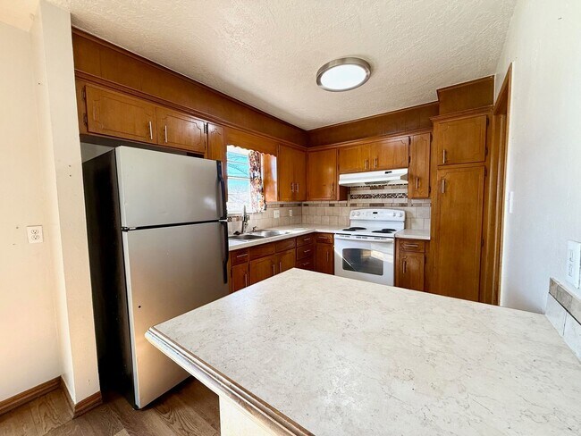 Building Photo - Close to Everything!