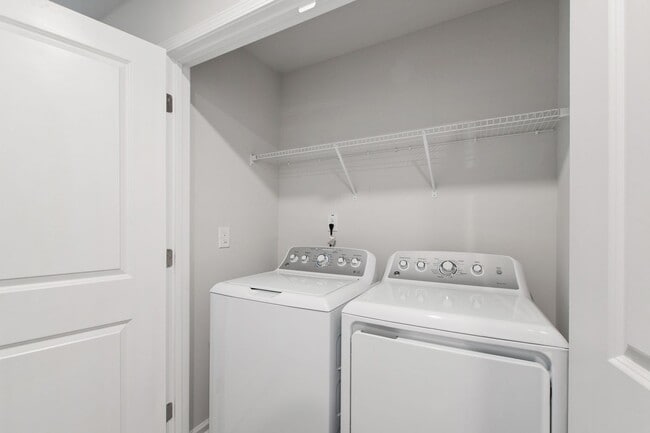 Building Photo - Bright, Spacious & Move-In Ready Townhome ...