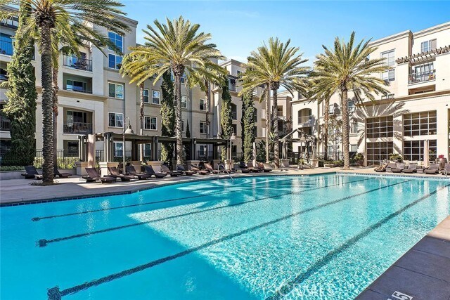 Building Photo - 1464 Scholarship