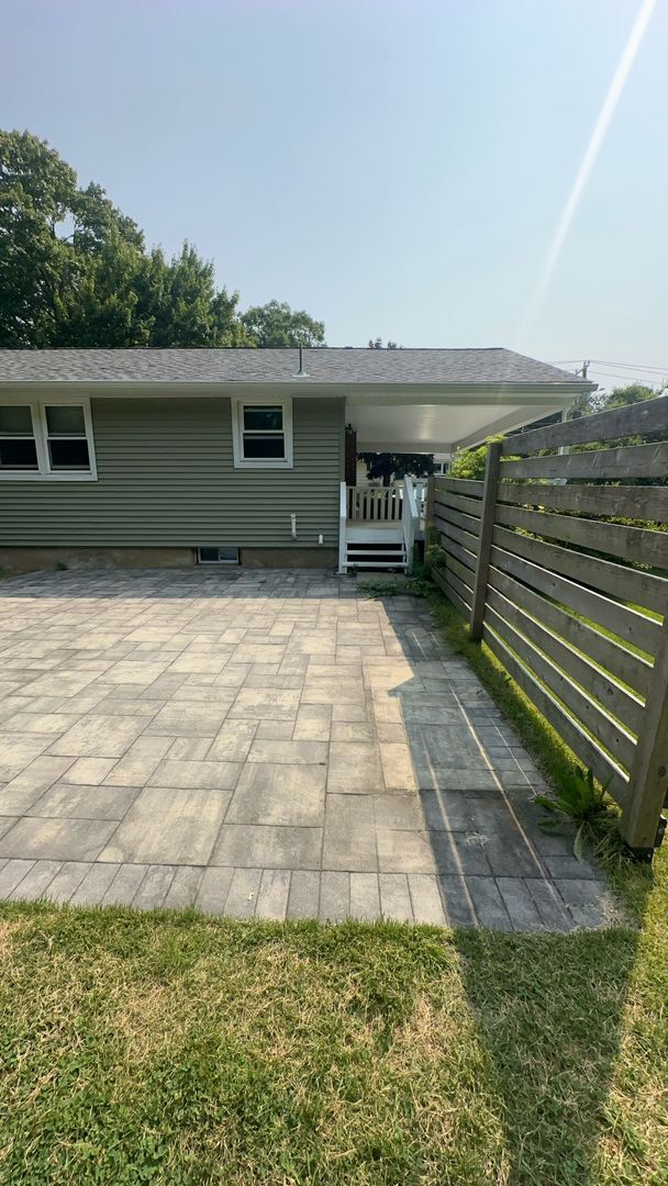 Building Photo - Quaint Single Family in Mystic!