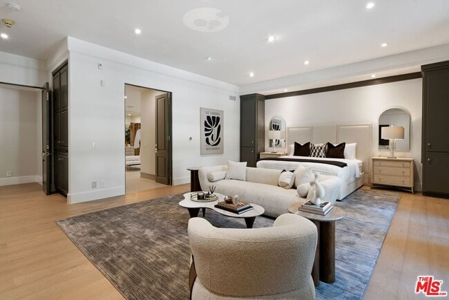 Building Photo - 506 N Rexford Dr