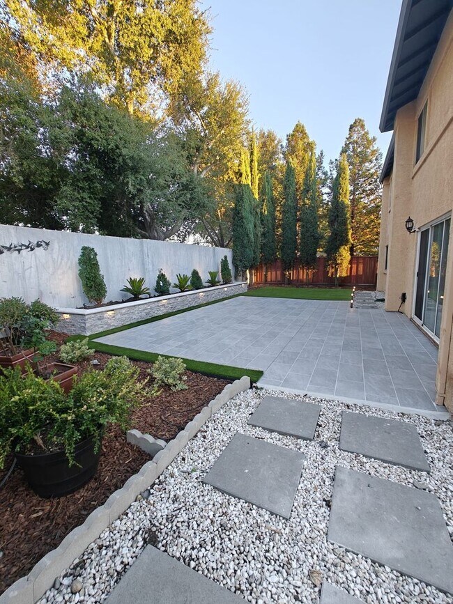 Building Photo - Fully Furnished Single-Family Home in San ...