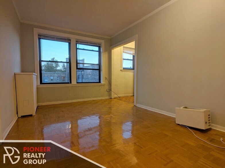 Building Photo - 739 W Belmont Ave