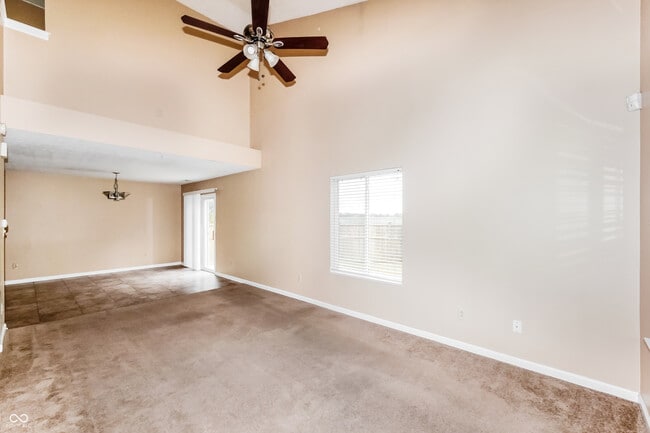 Building Photo - 2525 Grand Fir Dr