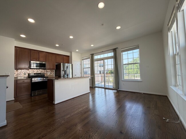 Building Photo - 43561 Marguerite Way