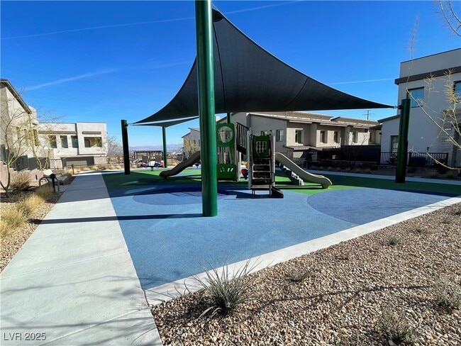 Building Photo - 600 Carriage Hill Dr