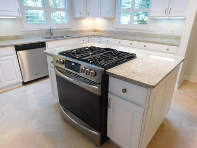 Building Photo - Expansive Unfurnished Spanish Wells Home Available for Rent