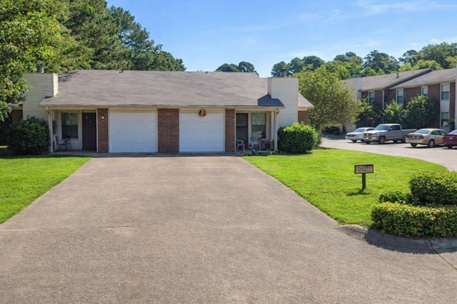 Building Photo - 410 Oakwood Ave