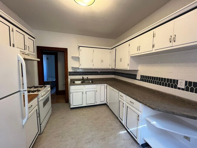 Building Photo - 1408 18th Ave N