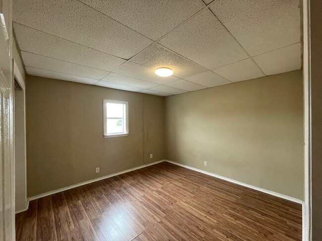 Building Photo - North Bay / central Portland area-Affordable rental-$99 move-in special