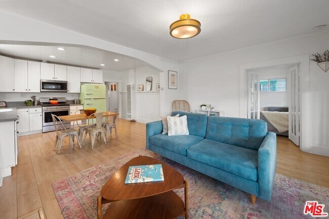 Building Photo - 1728 W 39th St