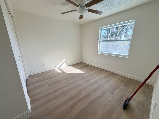 Building Photo - 725 Merrimac Dr