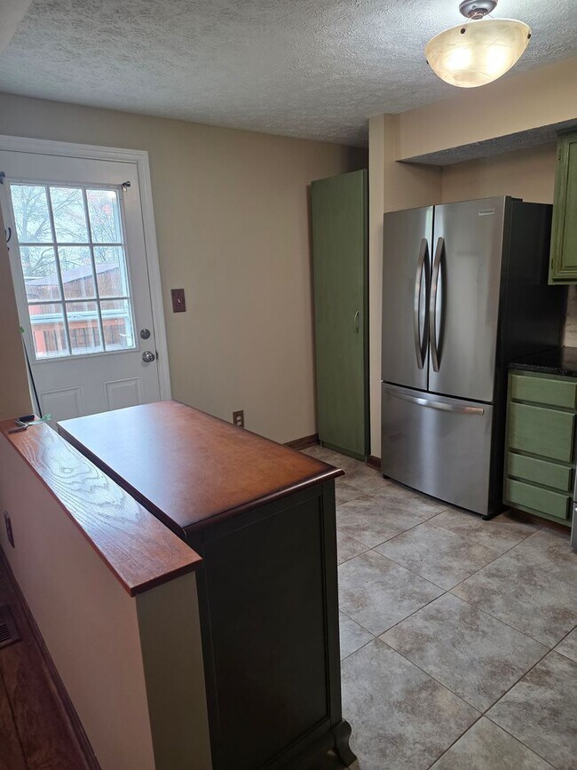 Building Photo - Serene Living in a Quiet Lakeside Community