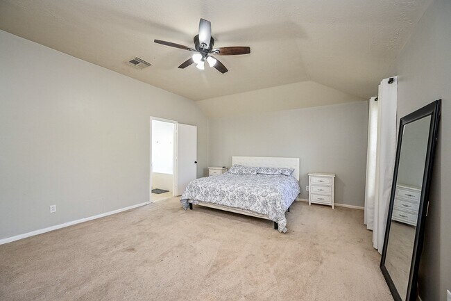 Building Photo - 2534 Halstead Dr