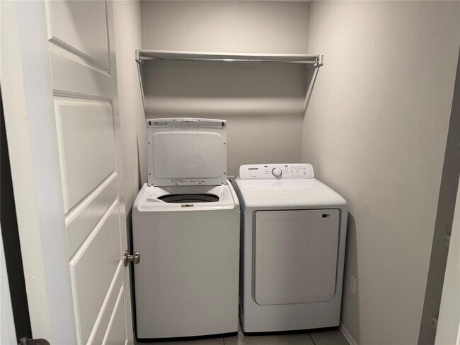 Building Photo - 3724 Apple Villas Cir