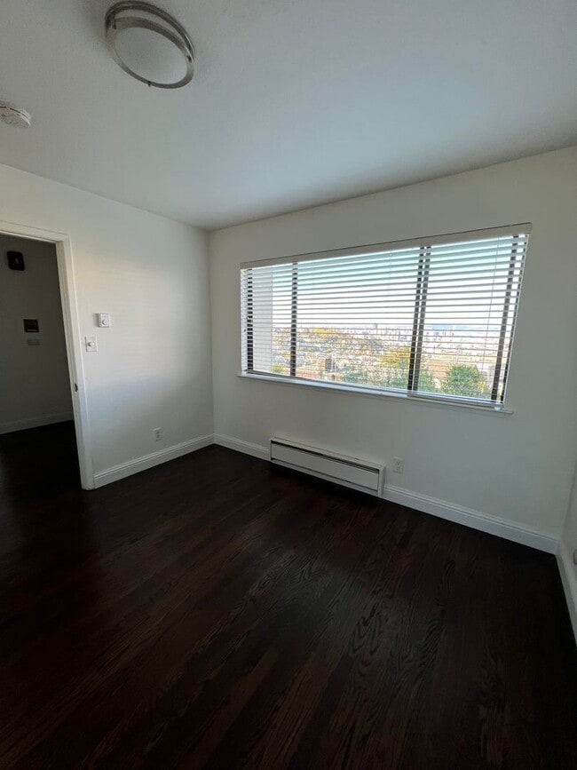 Building Photo - 185 Villa Terrace