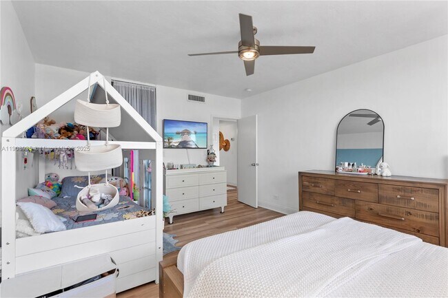 Building Photo - 2451 Brickell Ave