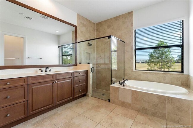 Building Photo - 255 Calmo Cir