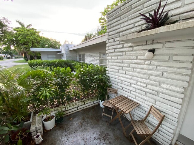 Building Photo - 713 SW 7th St